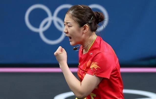 短袖, 她穿着绿色, img